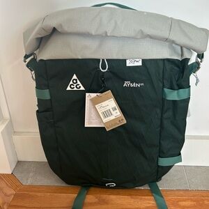 Nike ACG Backpacki 32L Aysen Day Pack in Vintagee Green/Light Iron Ore/Whitr